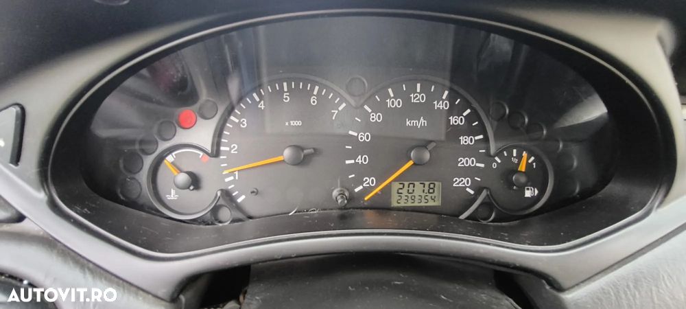 Ford Focus 1.6i 16V - 3