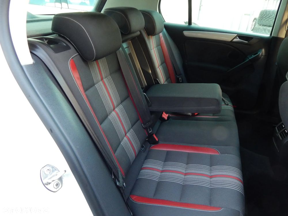 Volkswagen Golf 2.0 TDI DPF BlueMotion Technology MATCH - 12