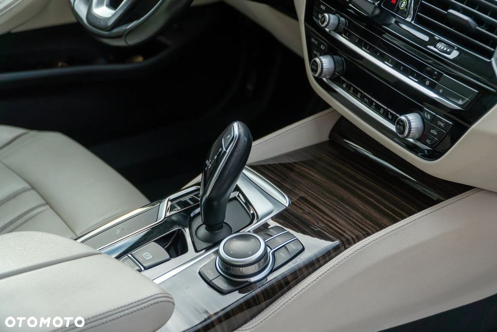 BMW Seria 5 520d Luxury Line - 15