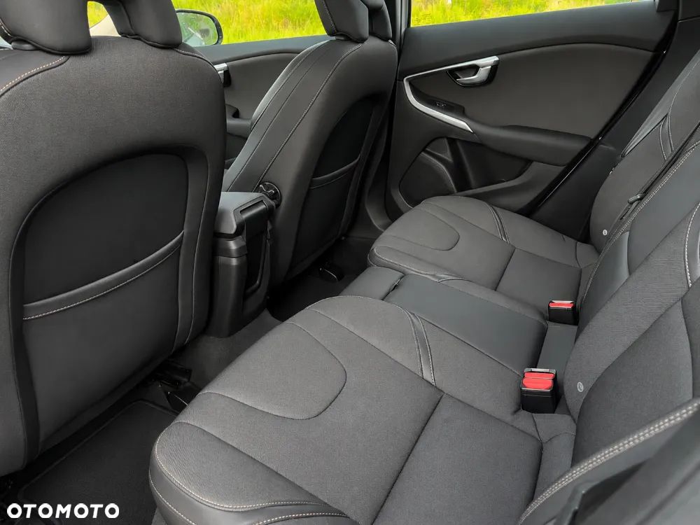 Volvo V40 Cross Country D2 Drive-E Momentum - 8