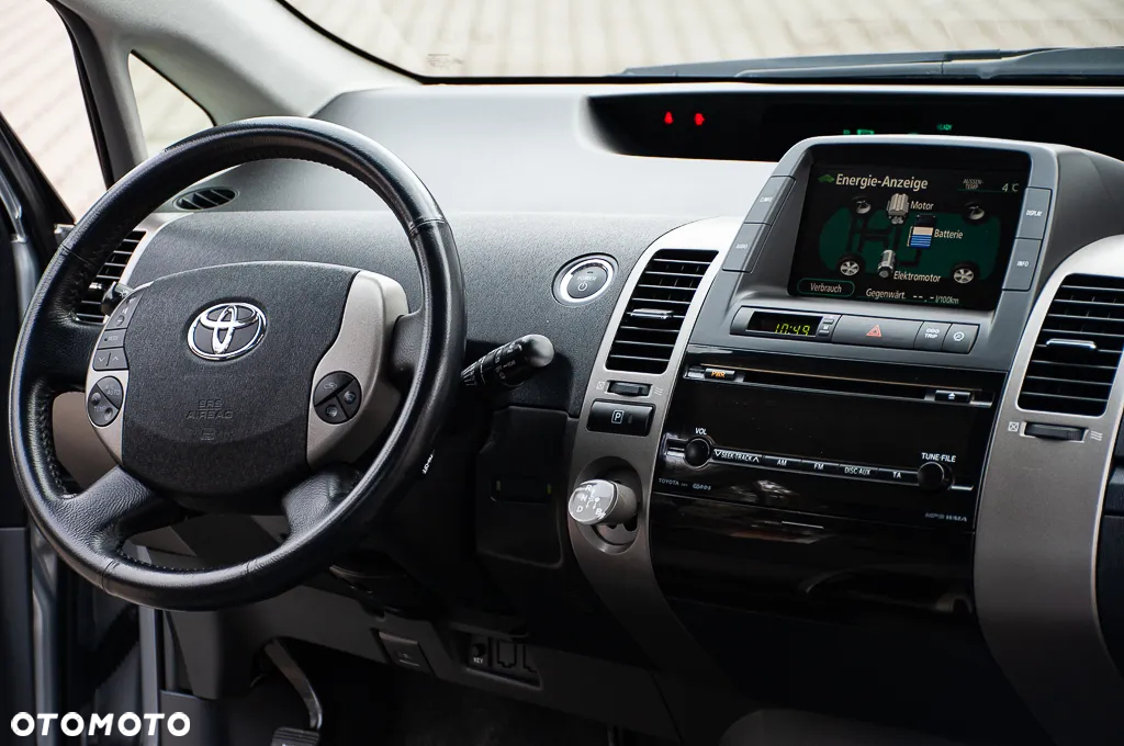 Toyota Prius (Hybrid) Executive - 19