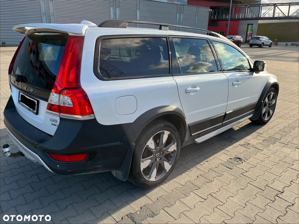 Volvo XC 70 D5 AWD Geartronic Momentum - 4