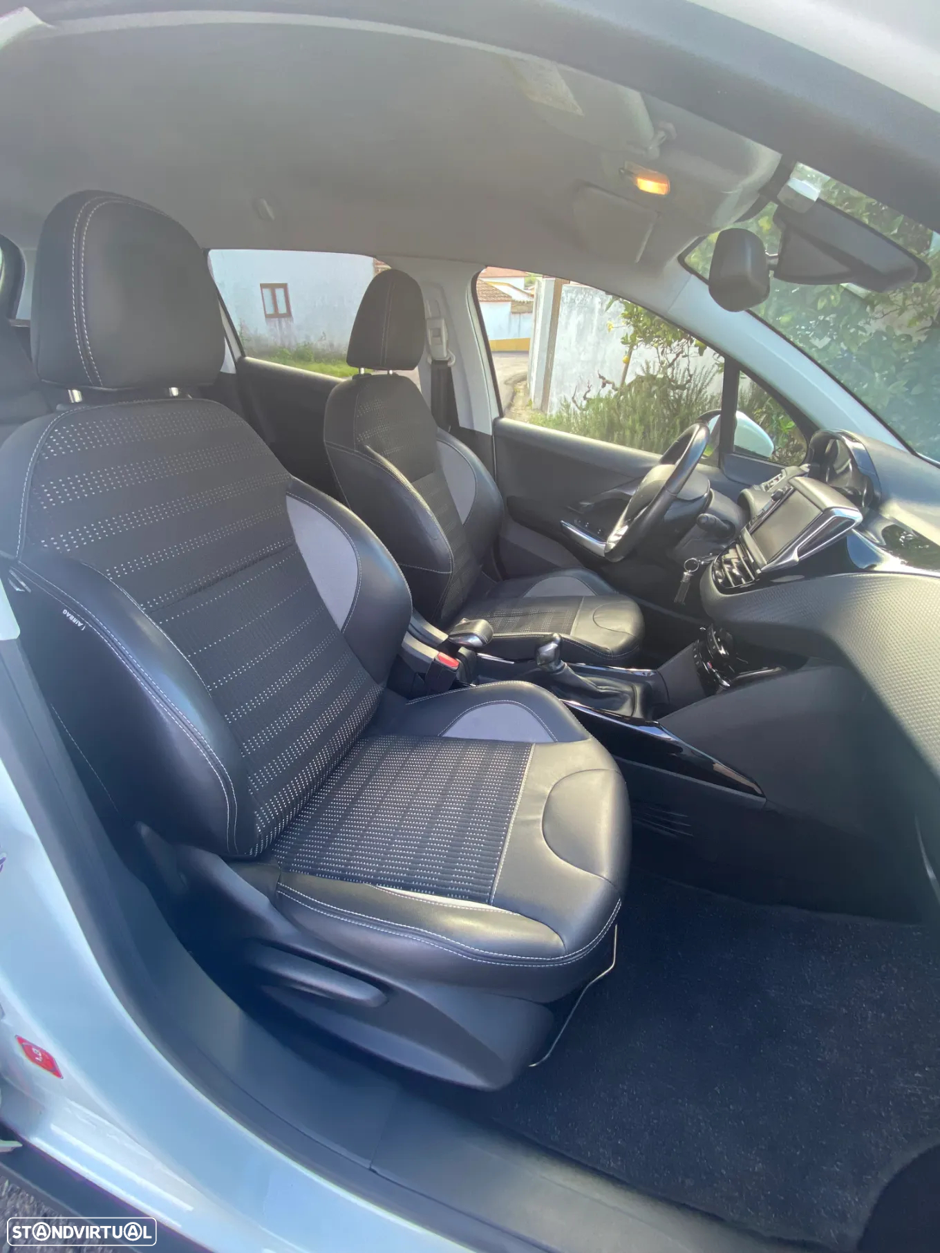 Peugeot 2008 1.2 PureTech Allure - 10