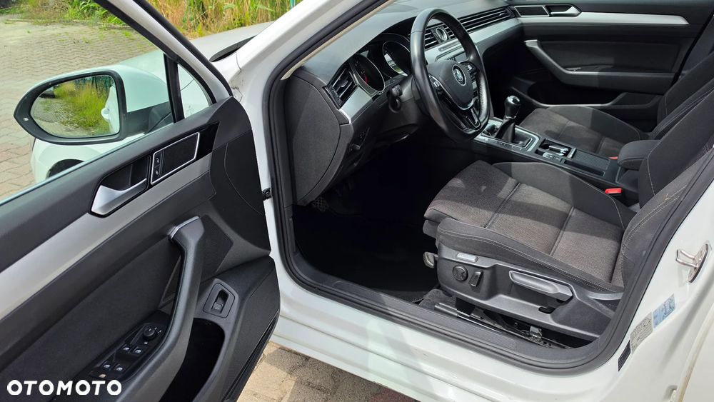 Volkswagen Passat Variant 2.0 TDI (BlueMotion Technology) Trendline - 10