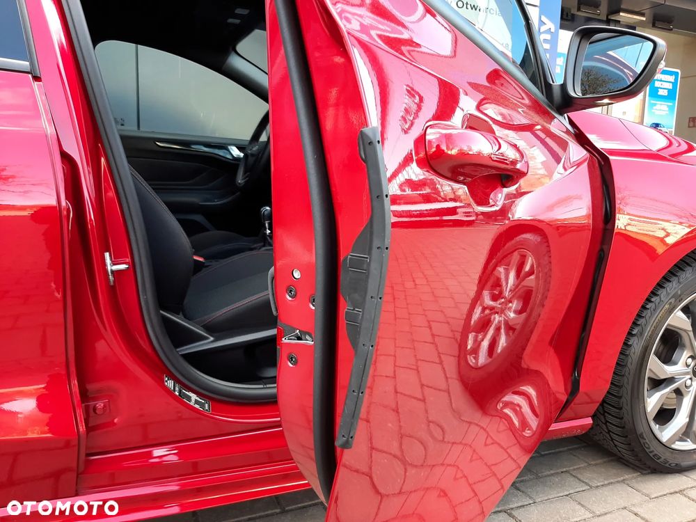 Ford Focus 1.0 EcoBoost ST-Line X - 24