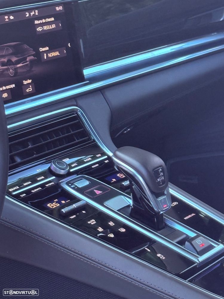 Porsche Panamera Sport Turismo 4S E-Hybrid - 21