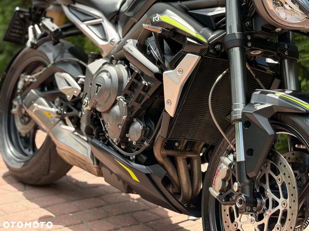 Triumph Street Triple - 12