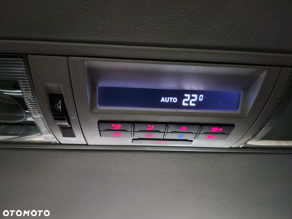 Volkswagen Caravelle 2.0 BiTDI L2 Comfortline 4Motion DSG - 2