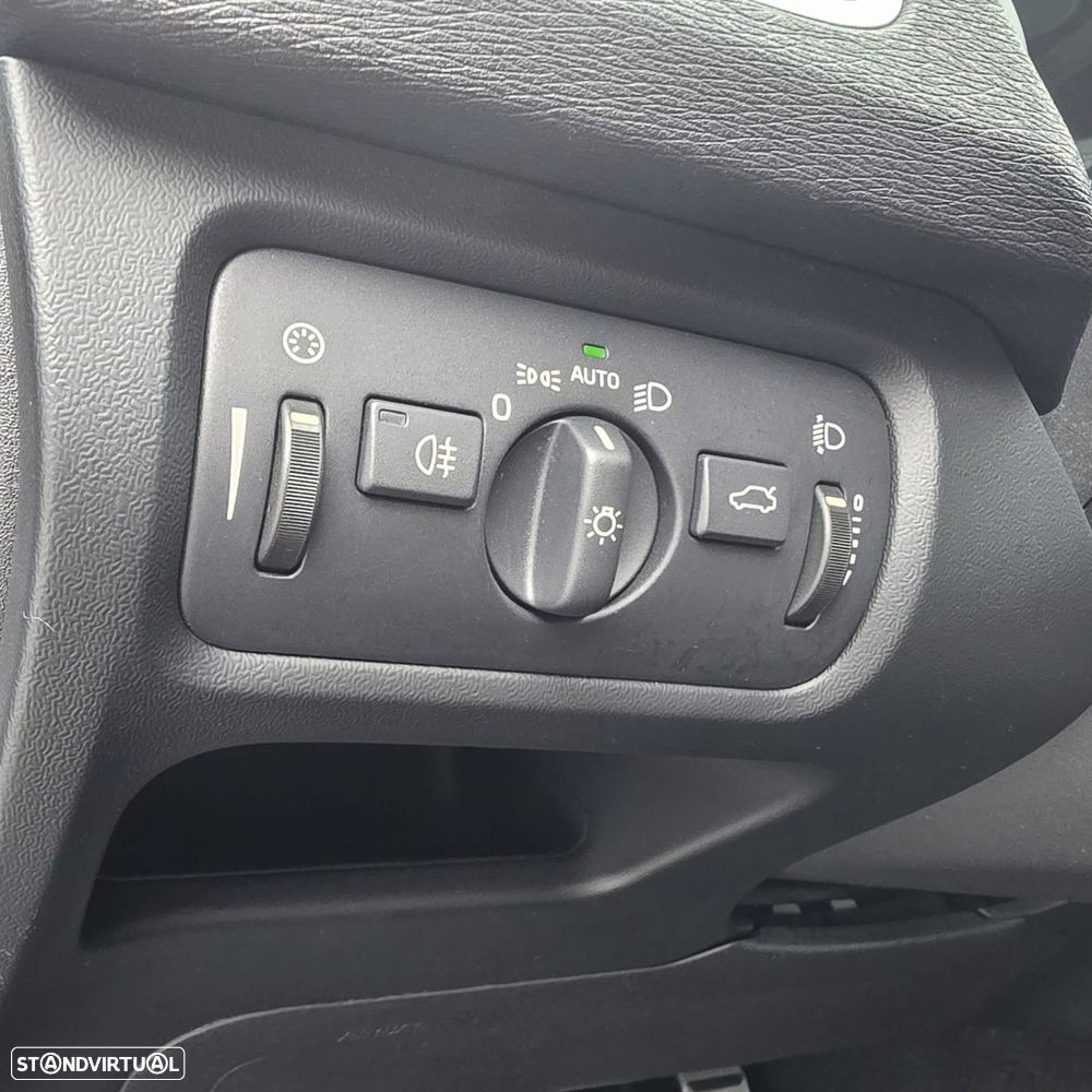 Volvo V40 1.6 D2 Momentum - 19