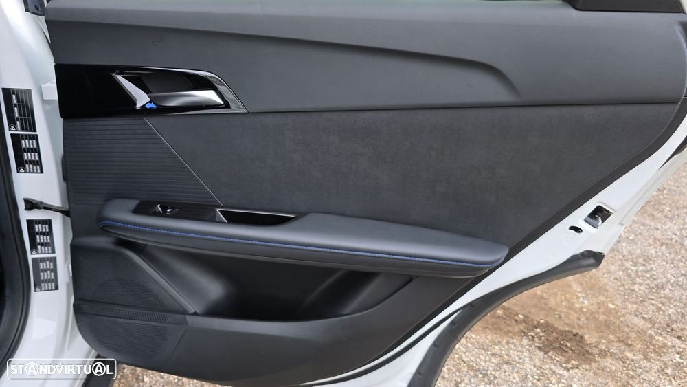 MG MG4 64 kWh Luxury - 54