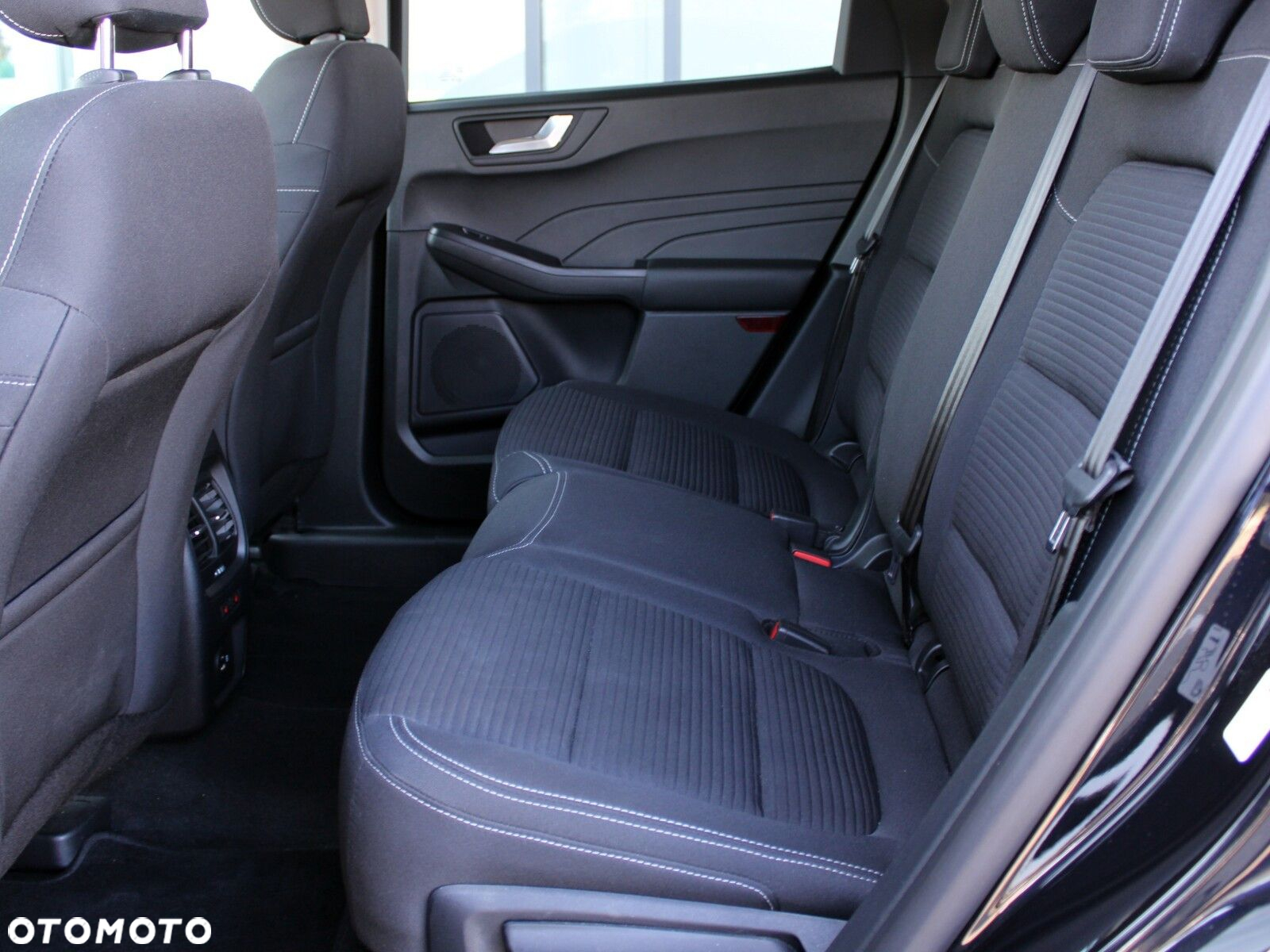 Ford Kuga 2.5 FHEV AWD Titanium - 13