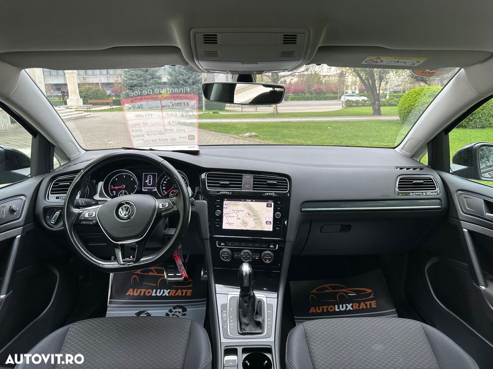 Volkswagen Golf - 28