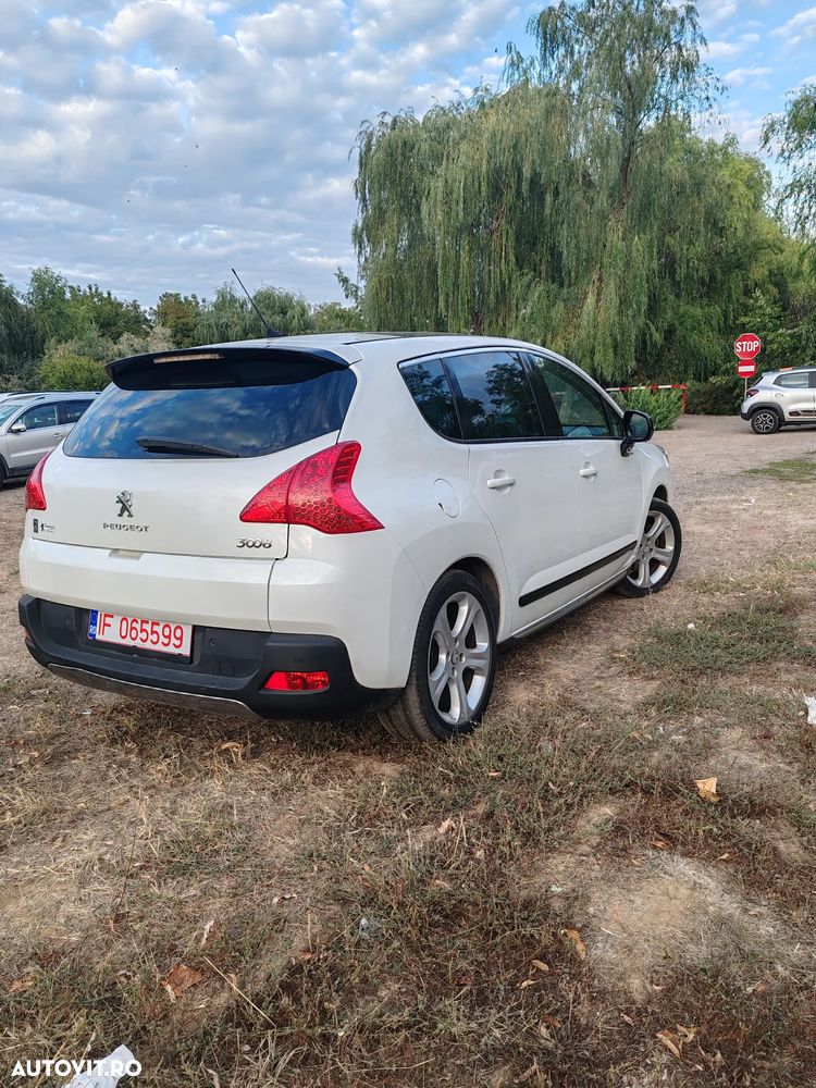Peugeot 3008 HYbrid4 - 4