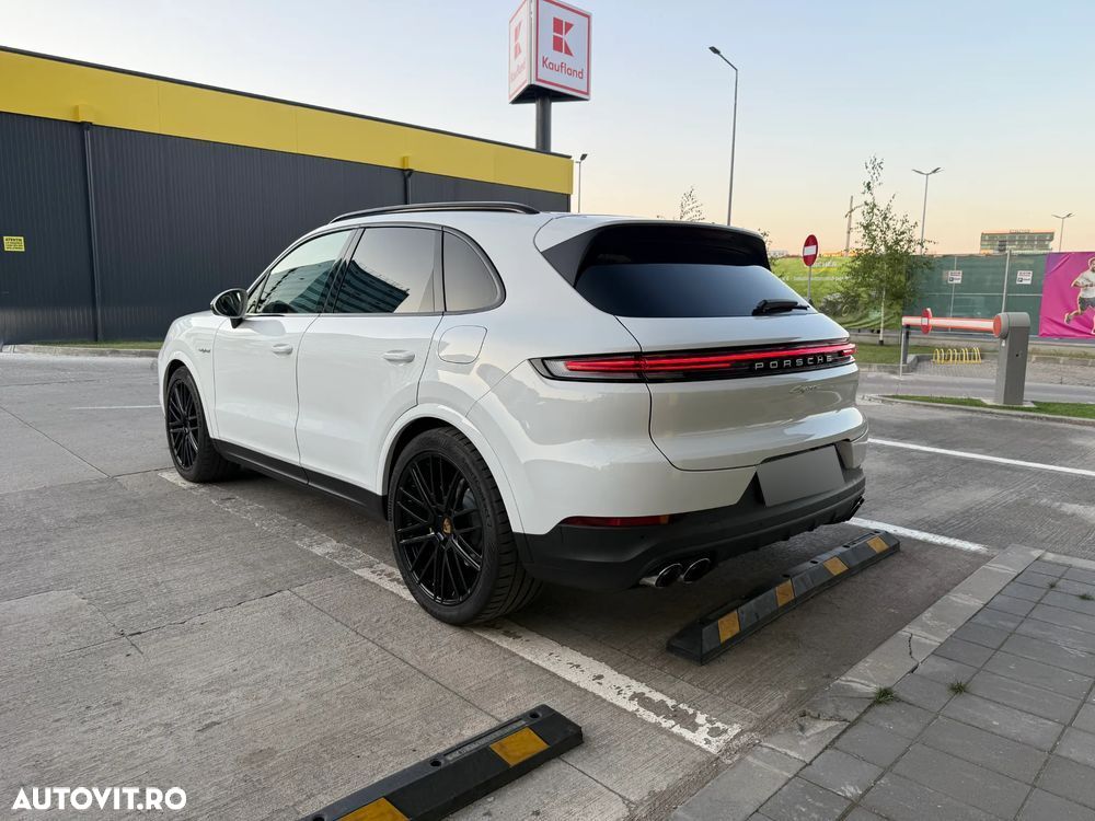 Porsche Cayenne E-Hybrid - 2
