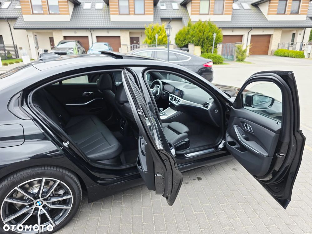 BMW Seria 3 330e Sport Line - 9