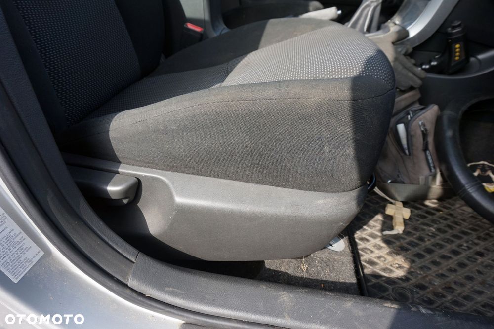 FOTEL PRZEDNI PRAWY COROLLA E15 LIFT SEDAN GRZANY TOYOTA 2010-2013 - 3