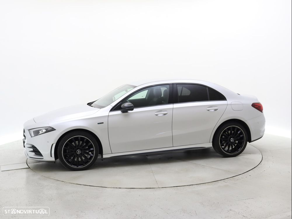Mercedes-Benz A 250 Limousine e AMG Line - 2