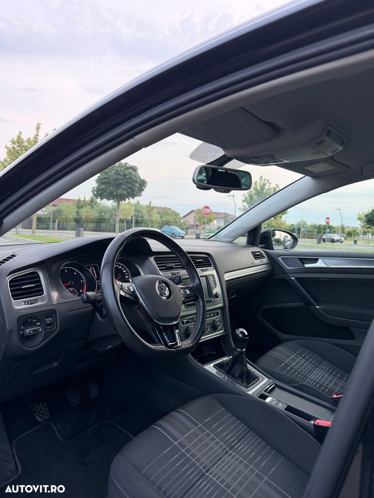 Volkswagen Golf 1.6 TDI DPF Trendline - 11