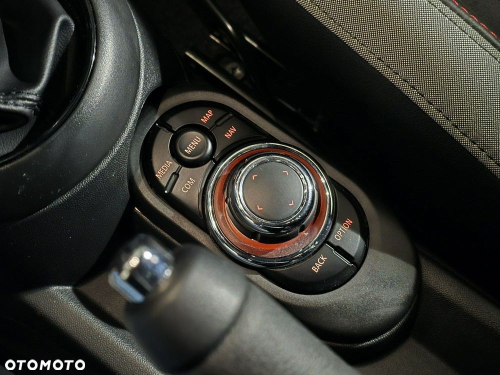 MINI John Cooper Works - 25