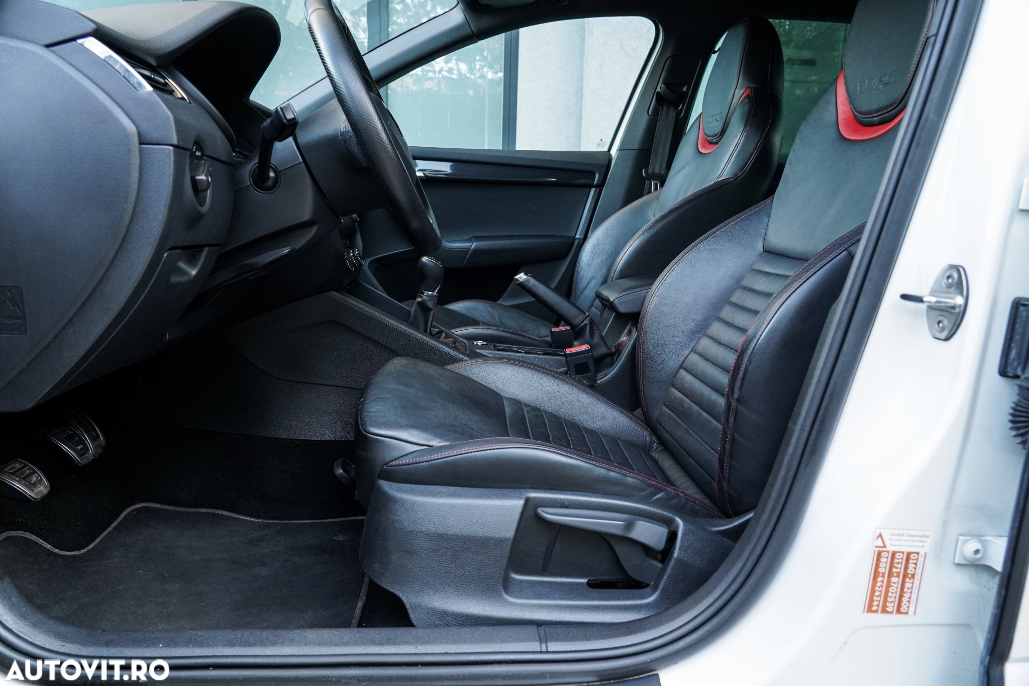 Skoda Octavia 2.0 TDI DSG RS - 9