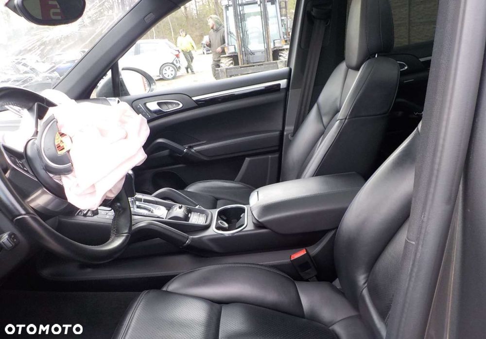 Porsche Cayenne - 26