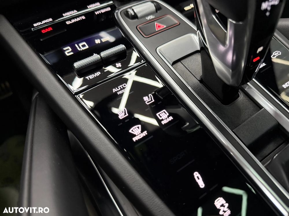 Porsche Cayenne Turbo S E-Hybrid Tiptronic S - 17