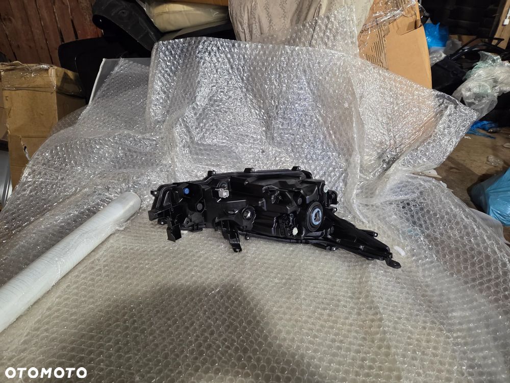 Lampa lewa przód przednia Toyota Corolla XII E21 2018-2023 Sedan 81170-02T31-00 81170-02T31 Reflektor lewy przód przedni Toyota Corolla XII E21 2018-2023 Sedan 8117002T3100 8117002T31 - 8