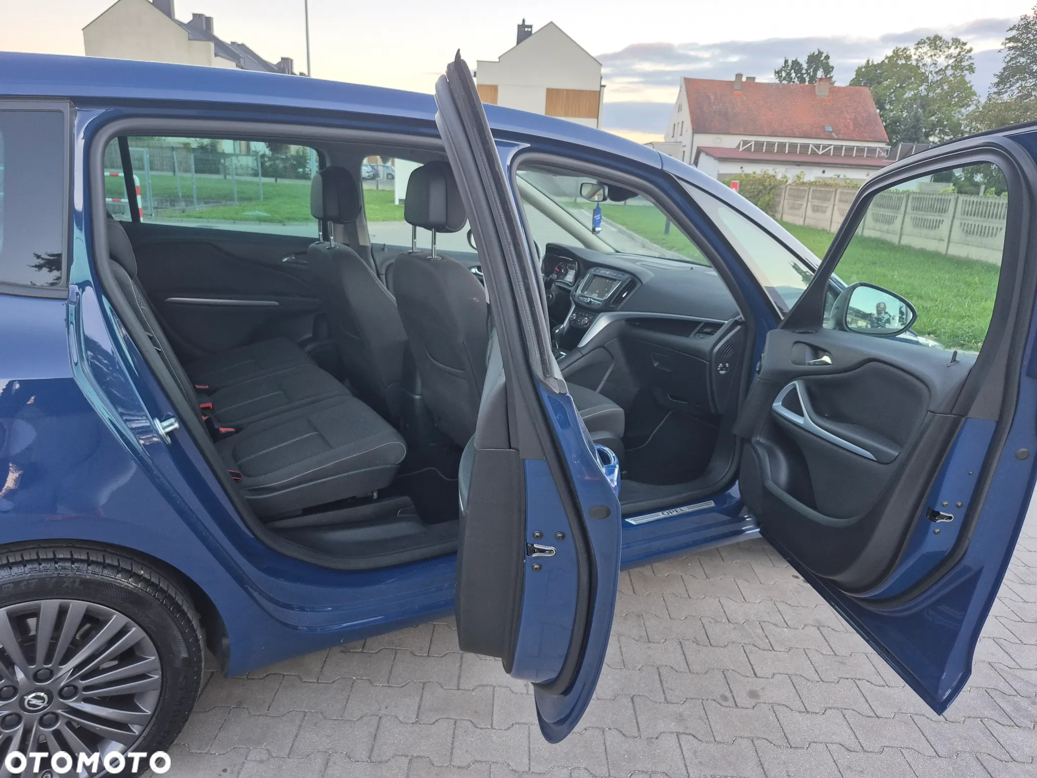 Opel Zafira 2.0 D Automatik 120 Jahre - 11
