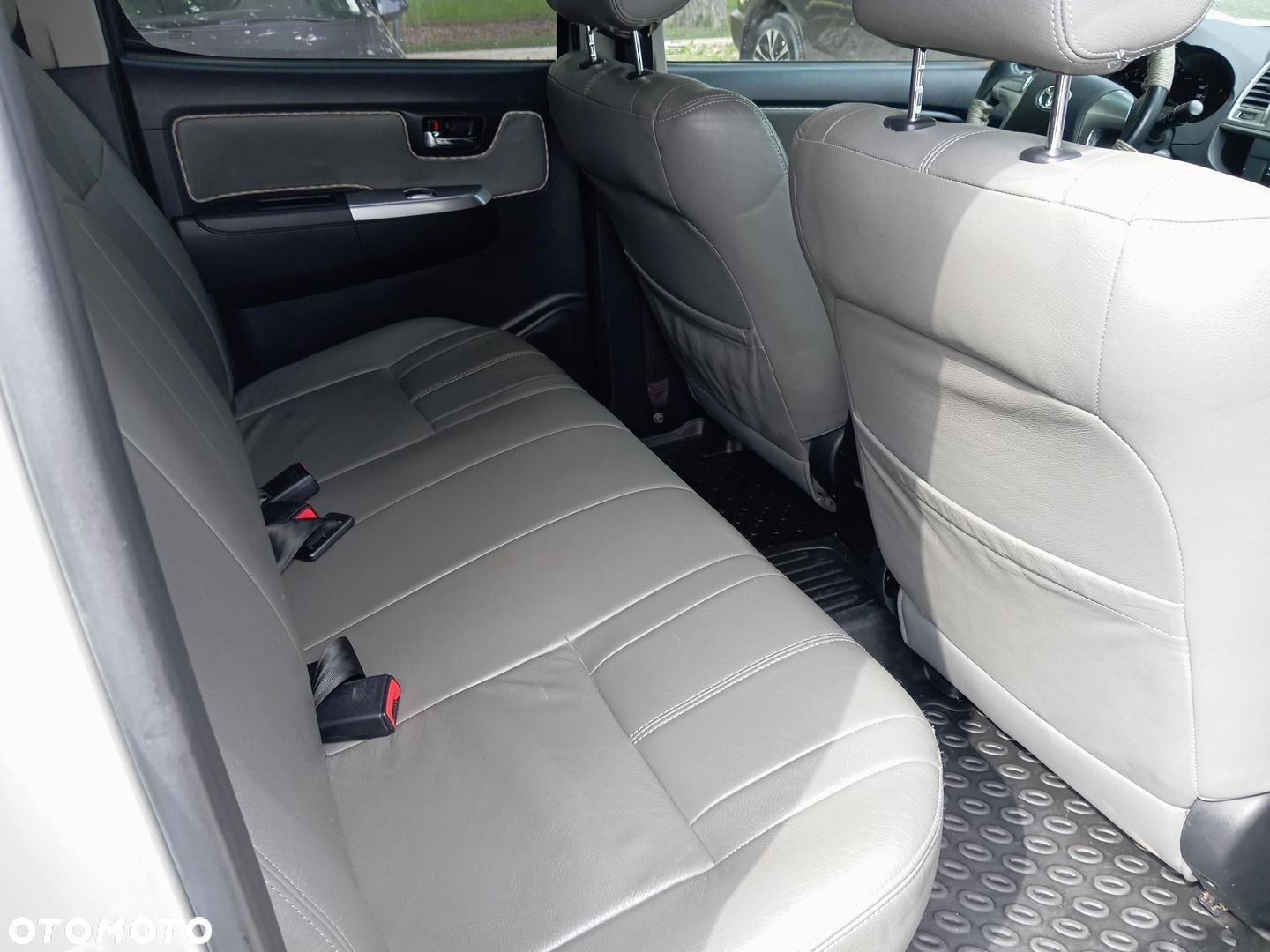 Toyota Hilux 3.0 D-4D SR5 - 13