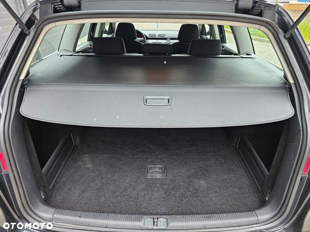 Volkswagen Passat 1.9 TDI DPF Sportline - 8