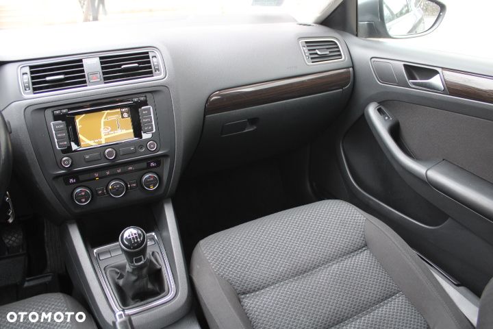 Volkswagen Jetta 1.4 TSI BMT Trendline - 24