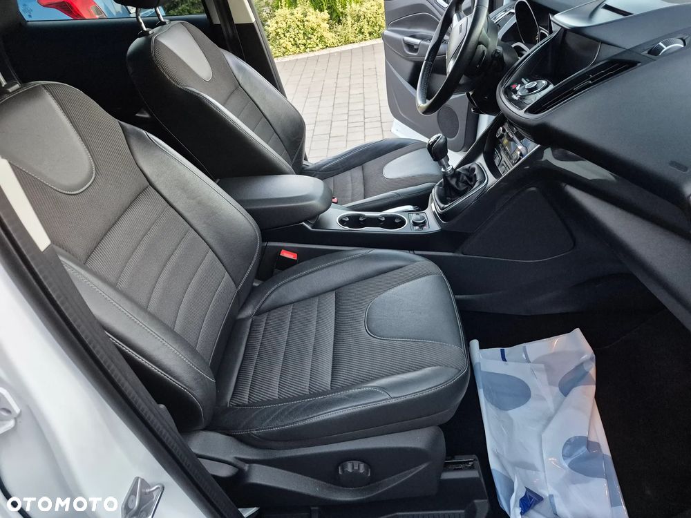 Ford Kuga - 24