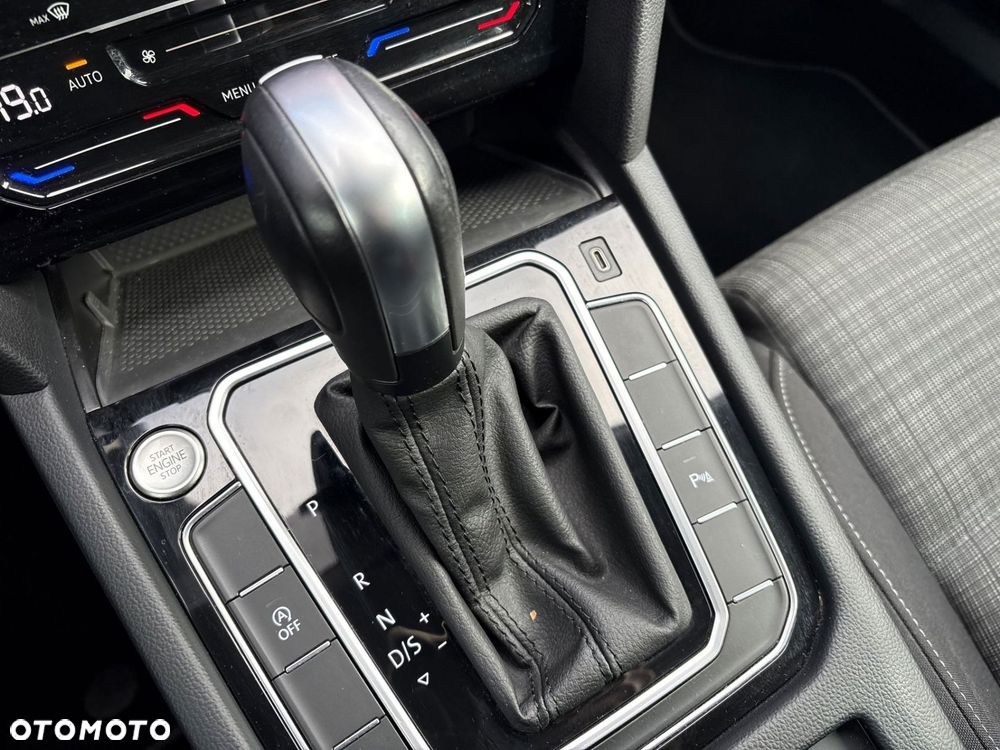 Volkswagen Passat - 15