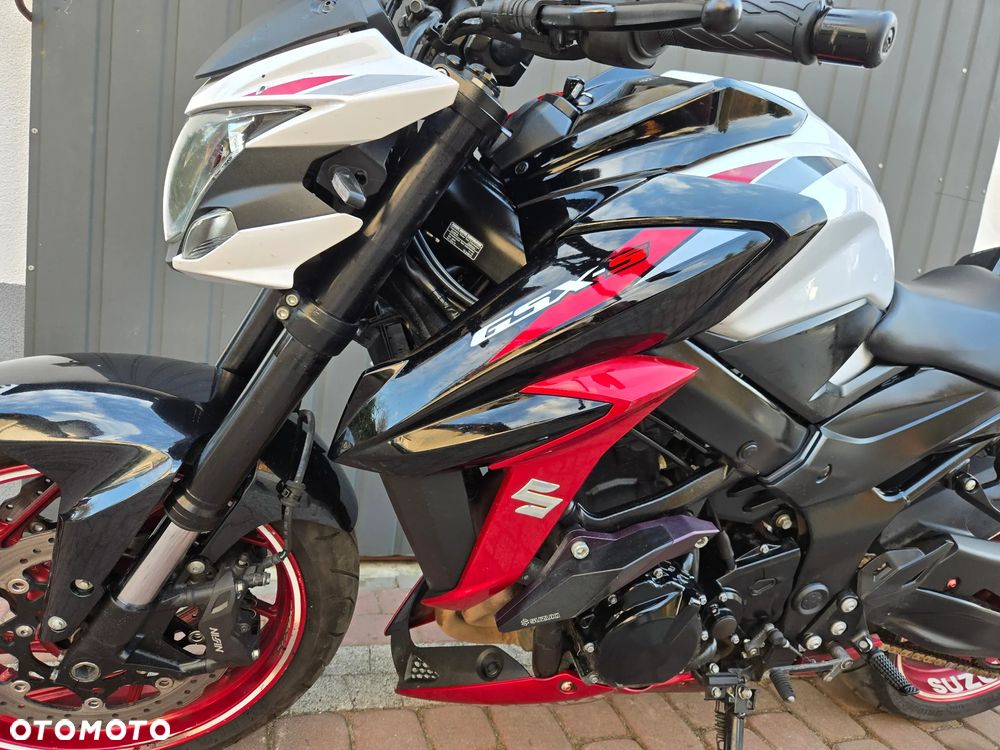 Suzuki GSX - 29