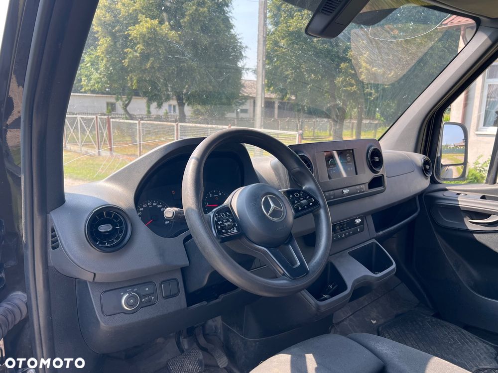 Mercedes-Benz SPRINTER 907 Maxi - 27