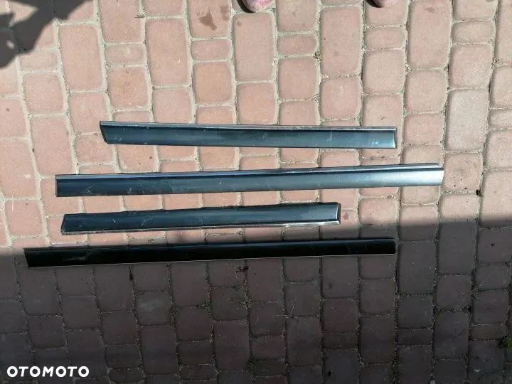 Listwa Drzwi Środkowa LZ9U Audi A8 D2 94-02 - 1