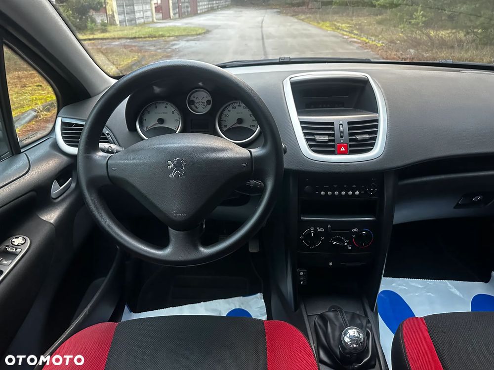 Peugeot 207 1.4 16V Presence - 32