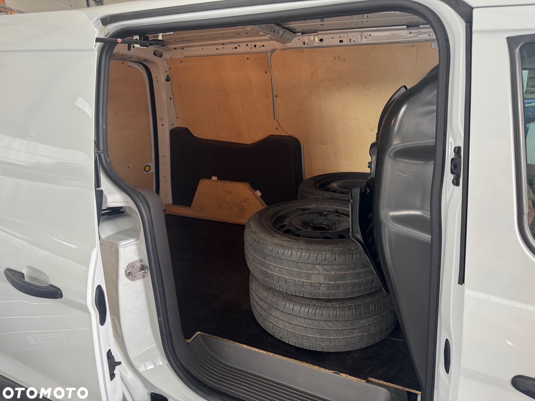 Ford Transit Connect - 17