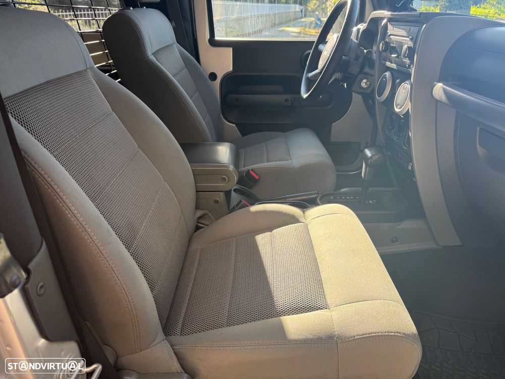 Jeep Wrangler 2.8 CRD ATX Sport - 34