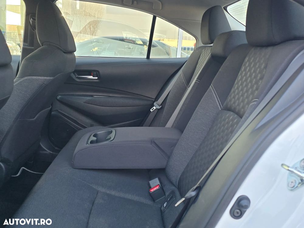 Toyota Corolla 1.8 HSD Business - 18