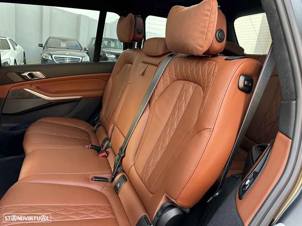 BMW X7 M M60i - 43