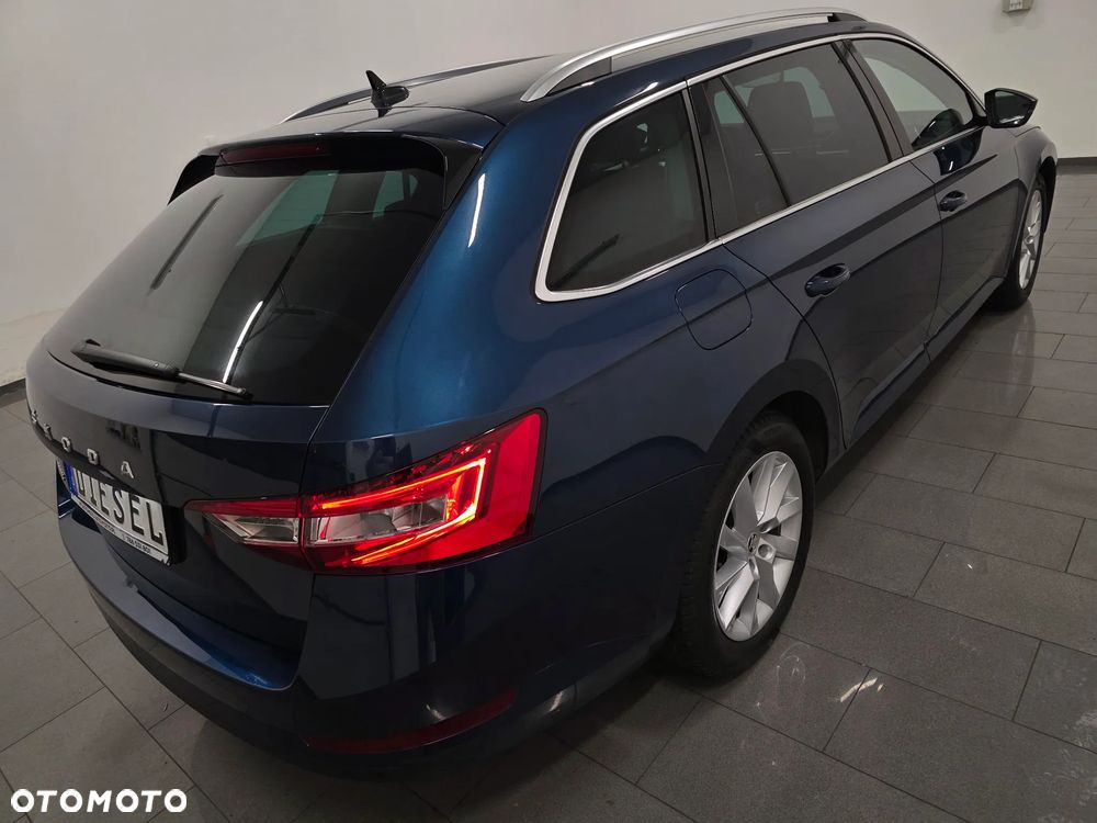 Skoda Superb 2.0 TDI SCR Style DSG - 6