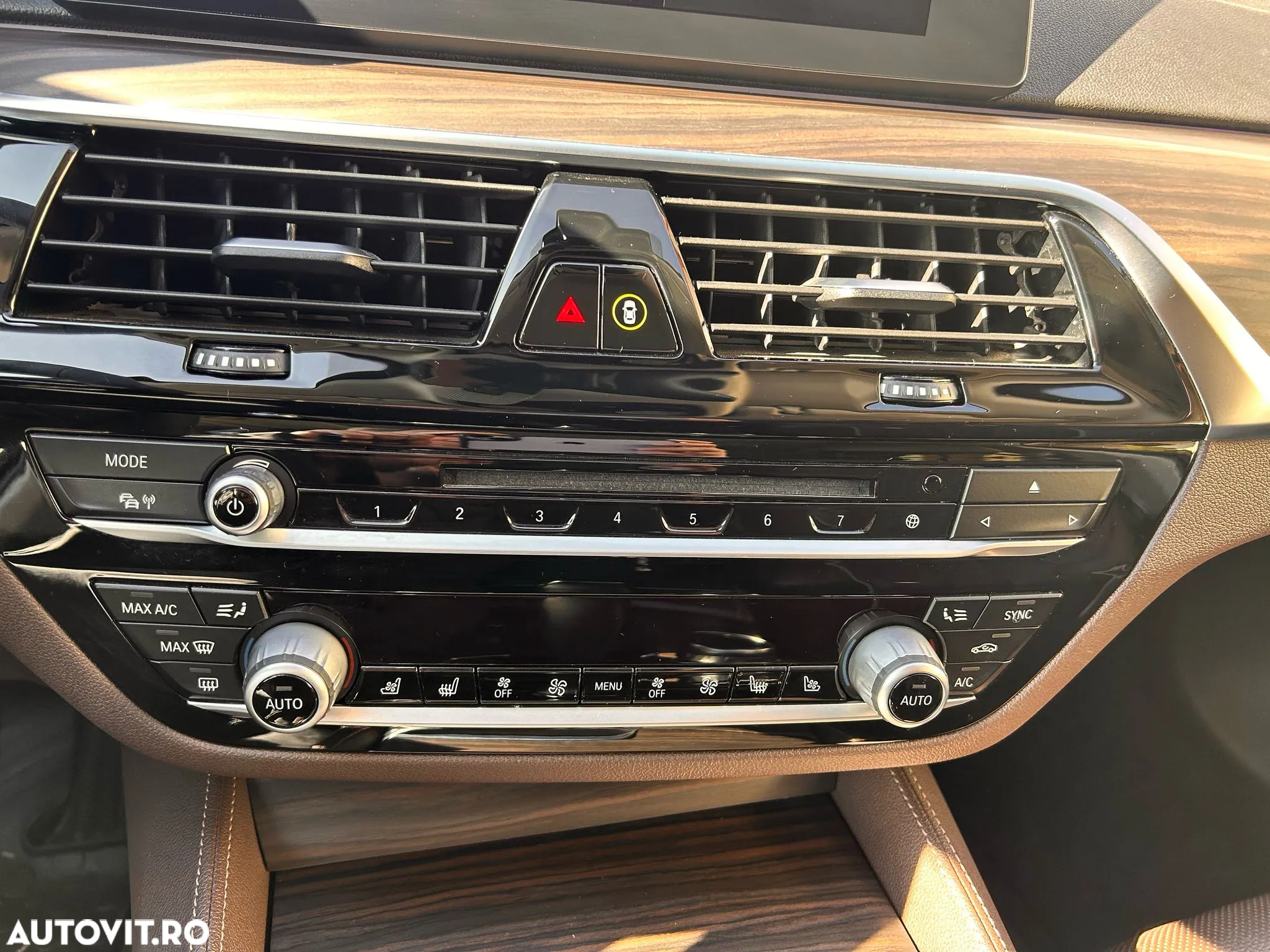 BMW Seria 5 520d Aut. Luxury Line - 12