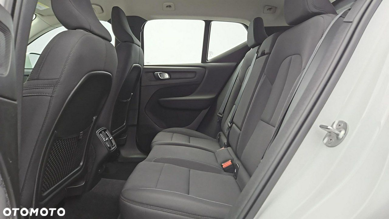 Volvo XC 40 T3 Momentum Pro - 23