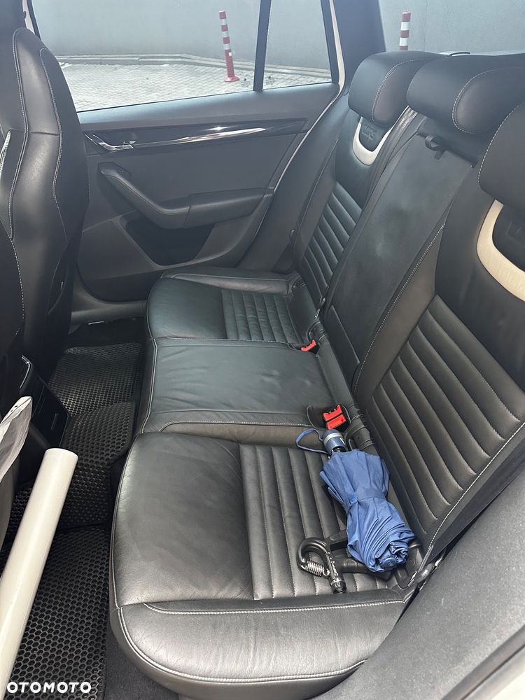 Skoda Octavia 2.0 TSI RS - 10