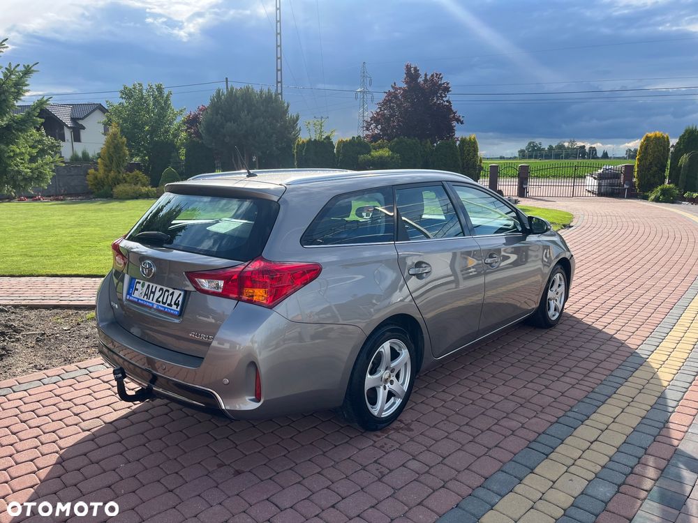 Toyota Auris 1.6 Valvematic Executive - 4