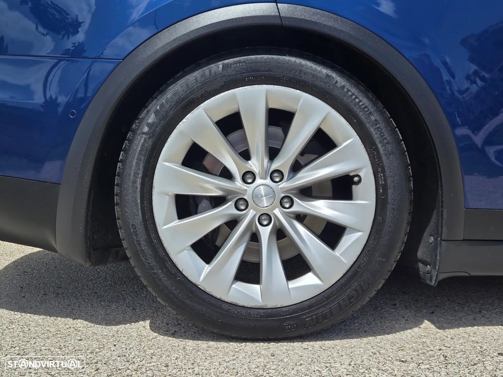 Tesla Model X 100D - 23