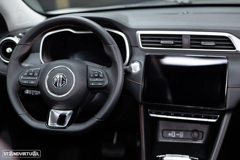 MG ZS EV 72.6 kWh Luxury OBC 11 kW - 29