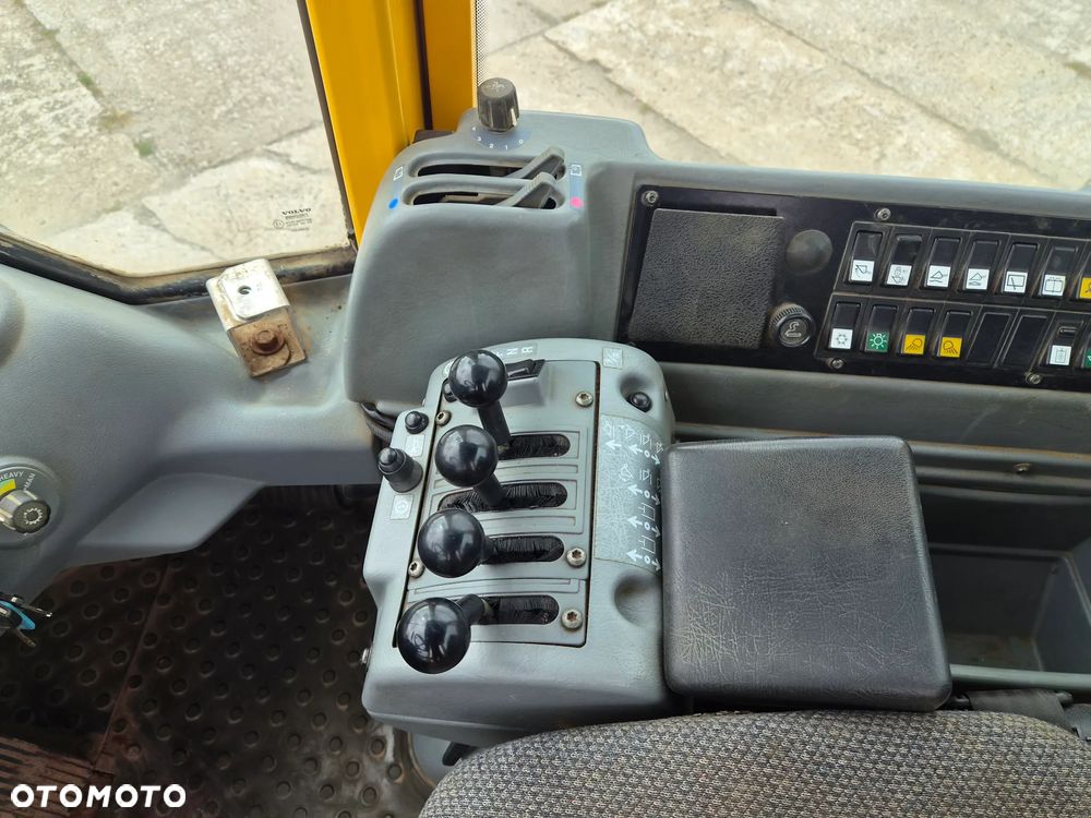 Volvo L 110 E spr z Niemiec tylko 6815 mtg !!! - 22