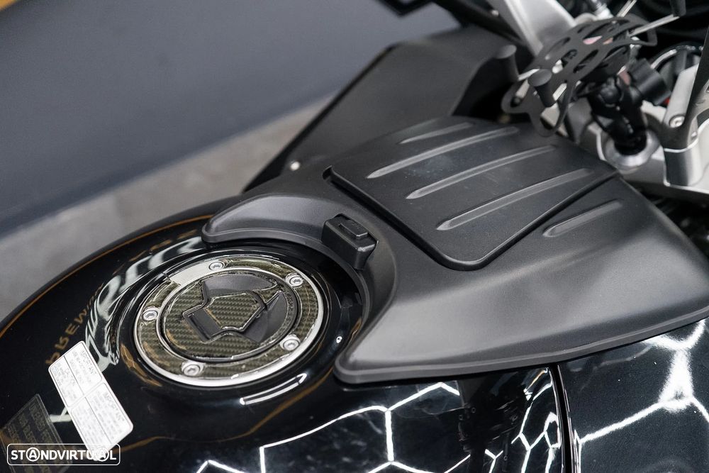 Kawasaki GTR 1400 - 13